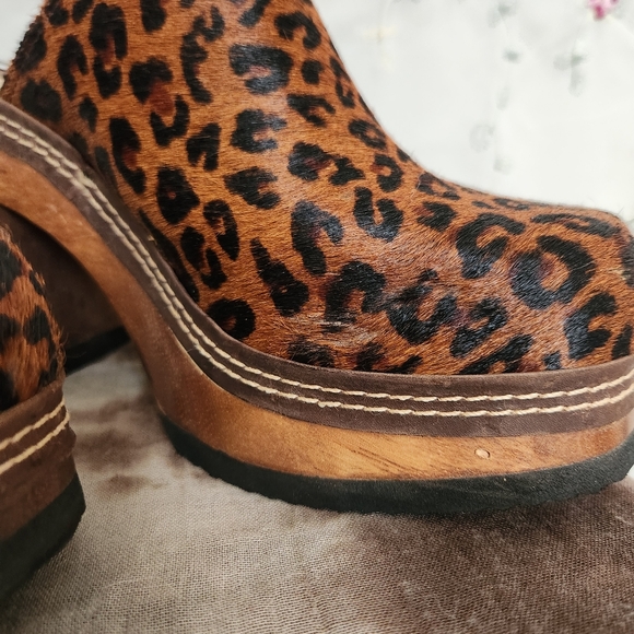 Leopard Print Platform Clogs - Picture 4 of 13